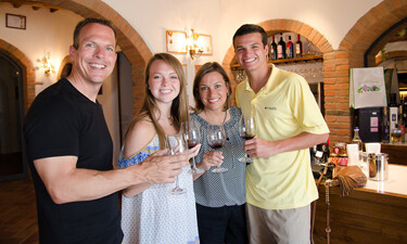 Family Wine Tasting in Tuscany 01