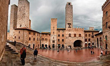 San Gimignano Piazza del Duomo 02