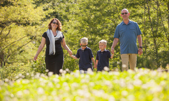 Family photographer photo session in Tuscany