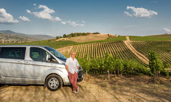 Private Tuscany wine tour photo session in the Tuscan countryside