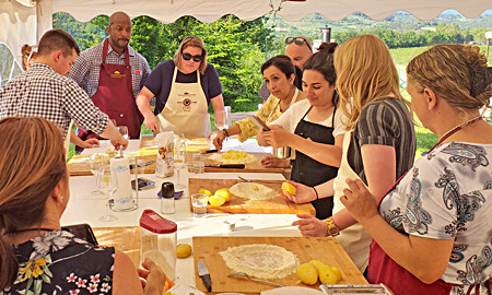 Showing a private Tuscany cooking class